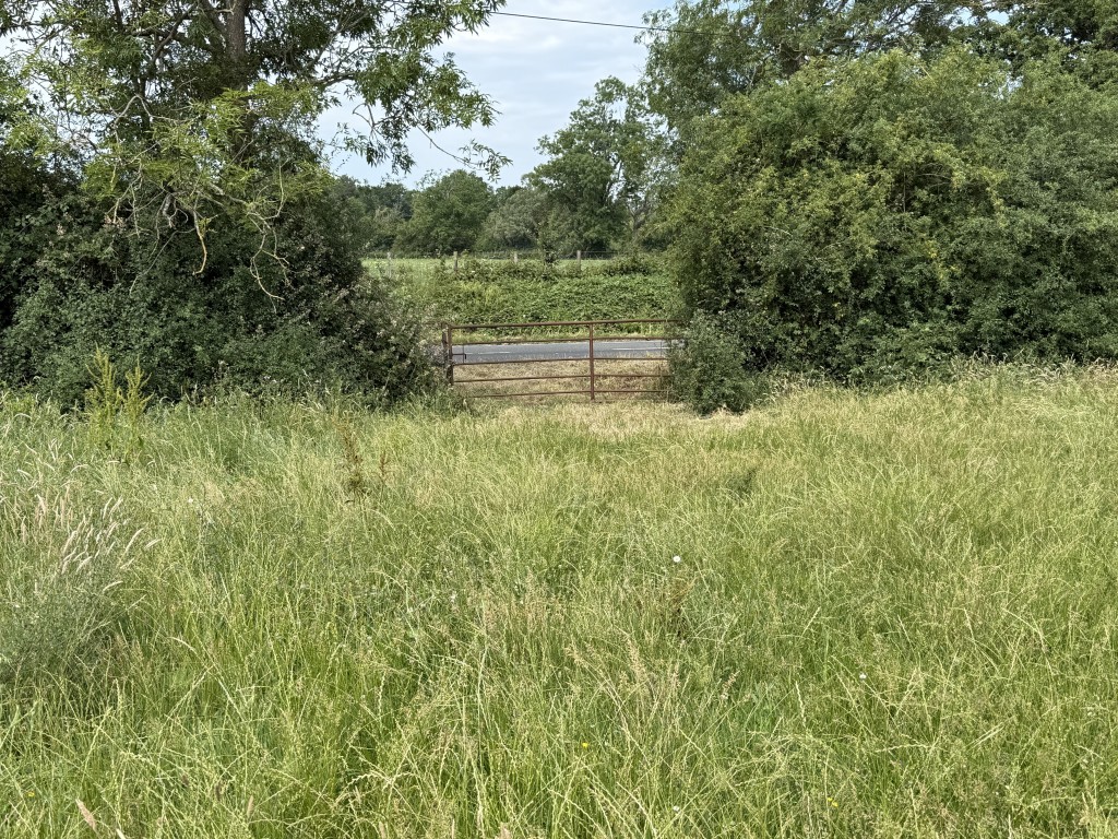 Lot: 68 - MIXED USE SITE WITH PLANNING COMPRISING TEN ACRES ADJACENT GATWICK AIRPORT - Gated road access to land